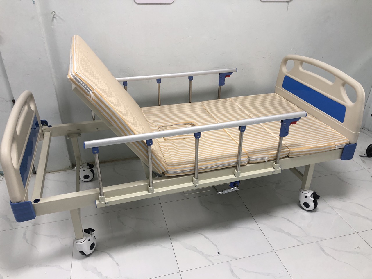 Cữa hàng giường bệnh nhân y tế giá rẻ tại Bình Dương